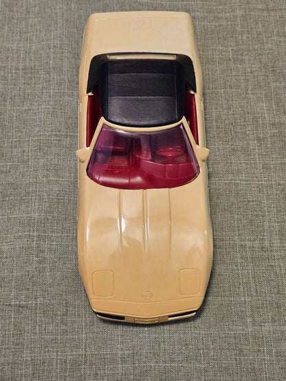 1992 Chevrolet 1 Million Corvette AMT / ERTL #6702 Artic White Red Interior NEW