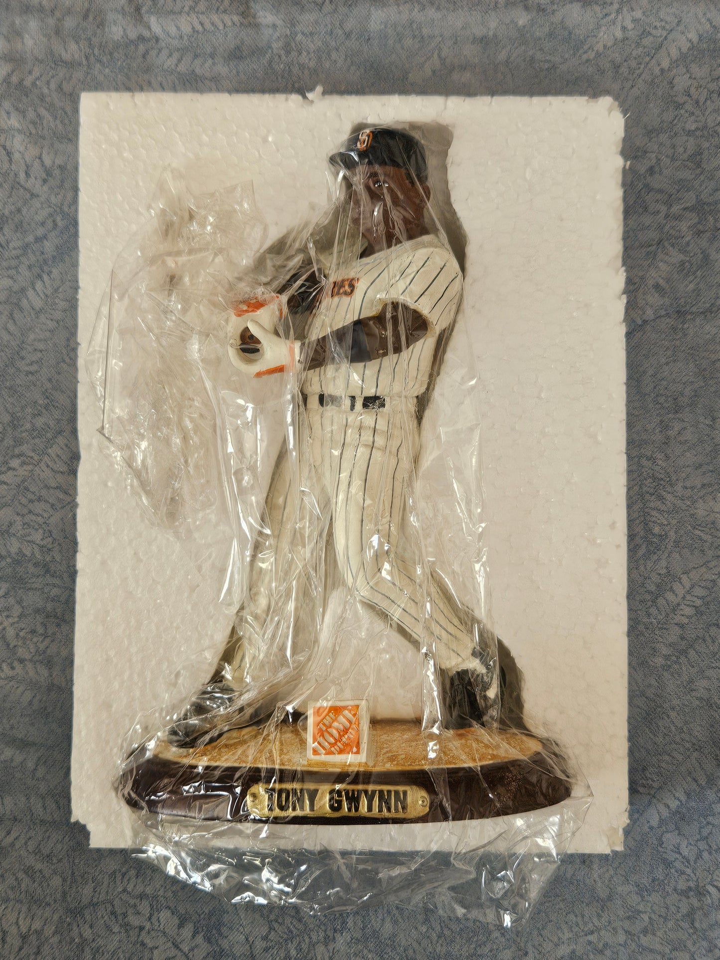 Tony Gwynn 2004 San Diego Padres Commemorative Figurine Limited 42146/46000 New