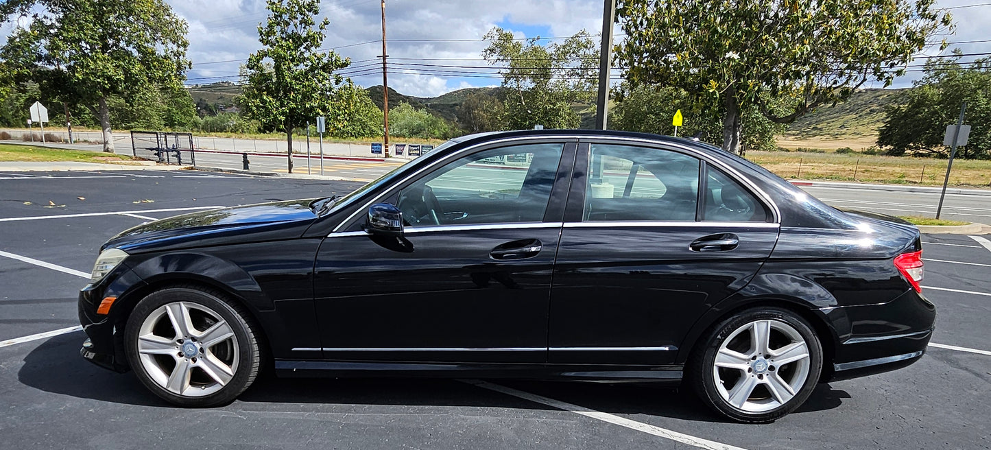 2011 Mercedes-Benz C300 Sport – Sporty RWD Luxury SOLD