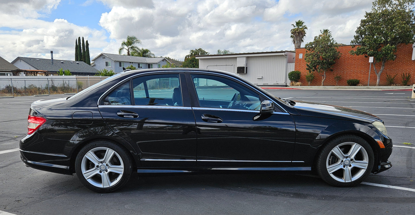 2011 Mercedes-Benz C300 Sport – Sporty RWD Luxury SOLD