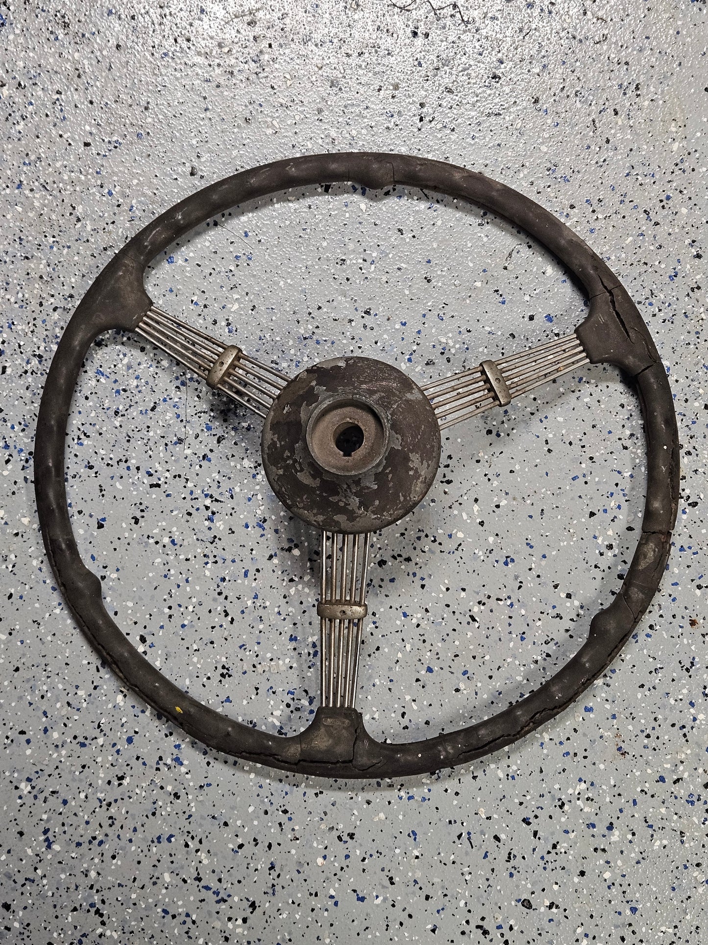 1938-1939 Ford 81A/91A-3600 17" Banjo Steering Wheel Original OEM V8 Hot Rod