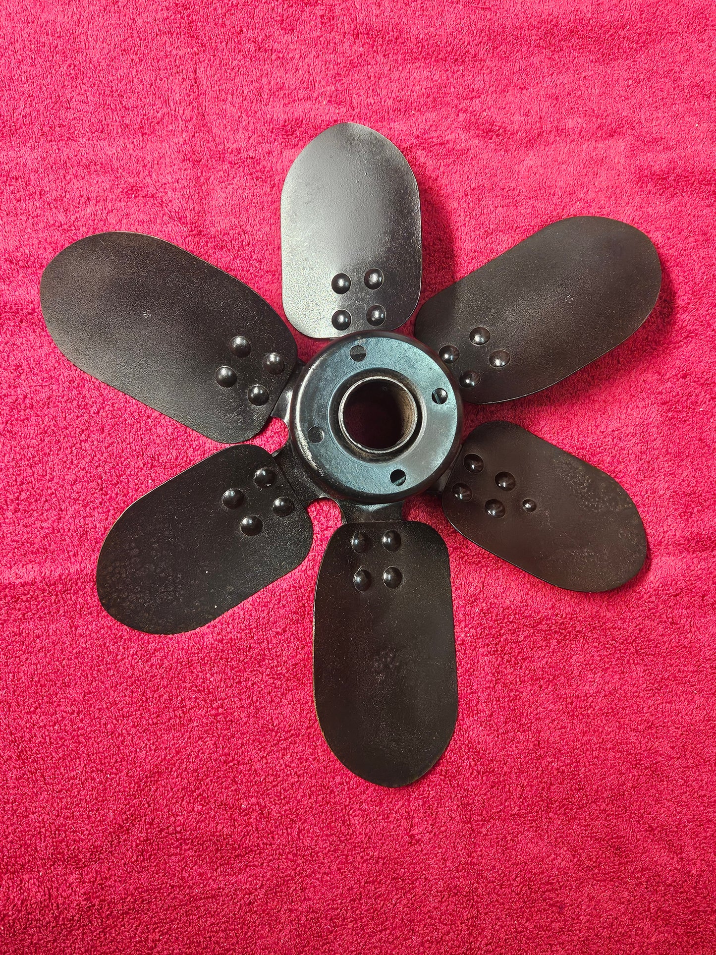 Ford 91A-8600 6 blade fan hub detail
