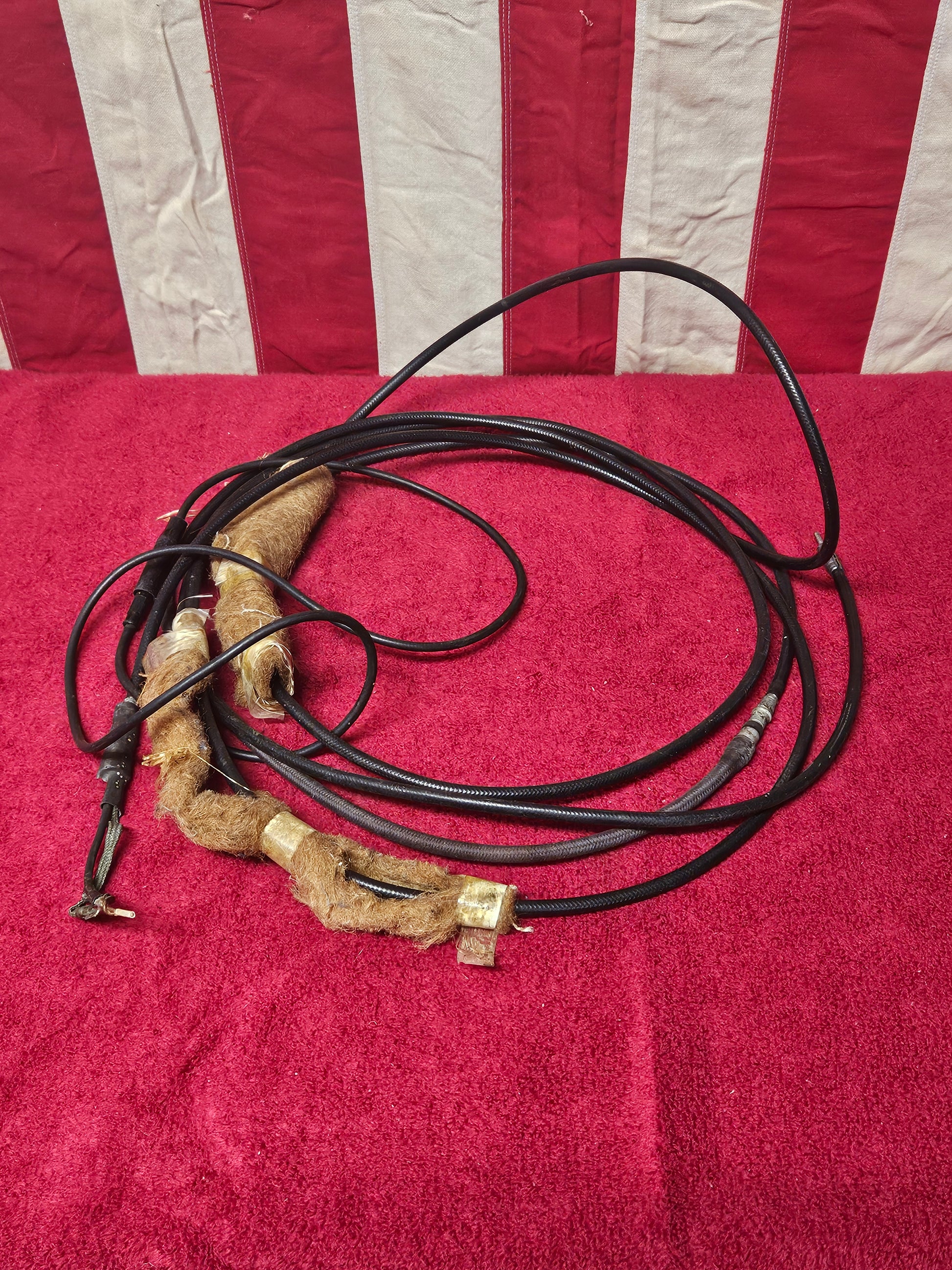 Original antenna lead included with the Ford radio