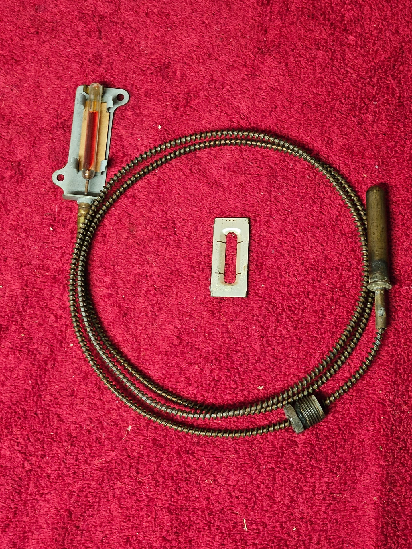 Ford 68-10883 temperature gauge mechanism close-up
