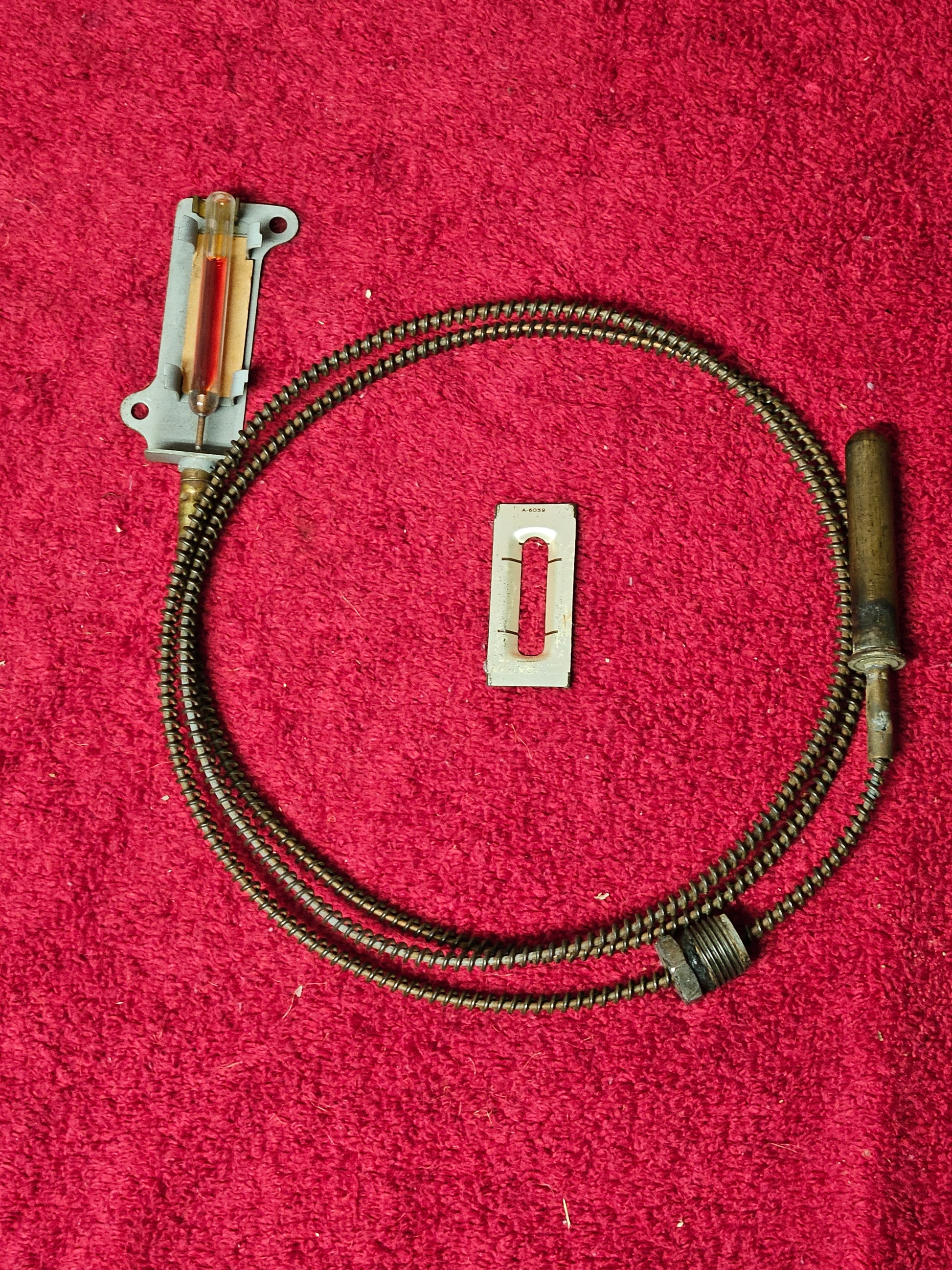 Ford 68-10883 temperature gauge mechanism close-up