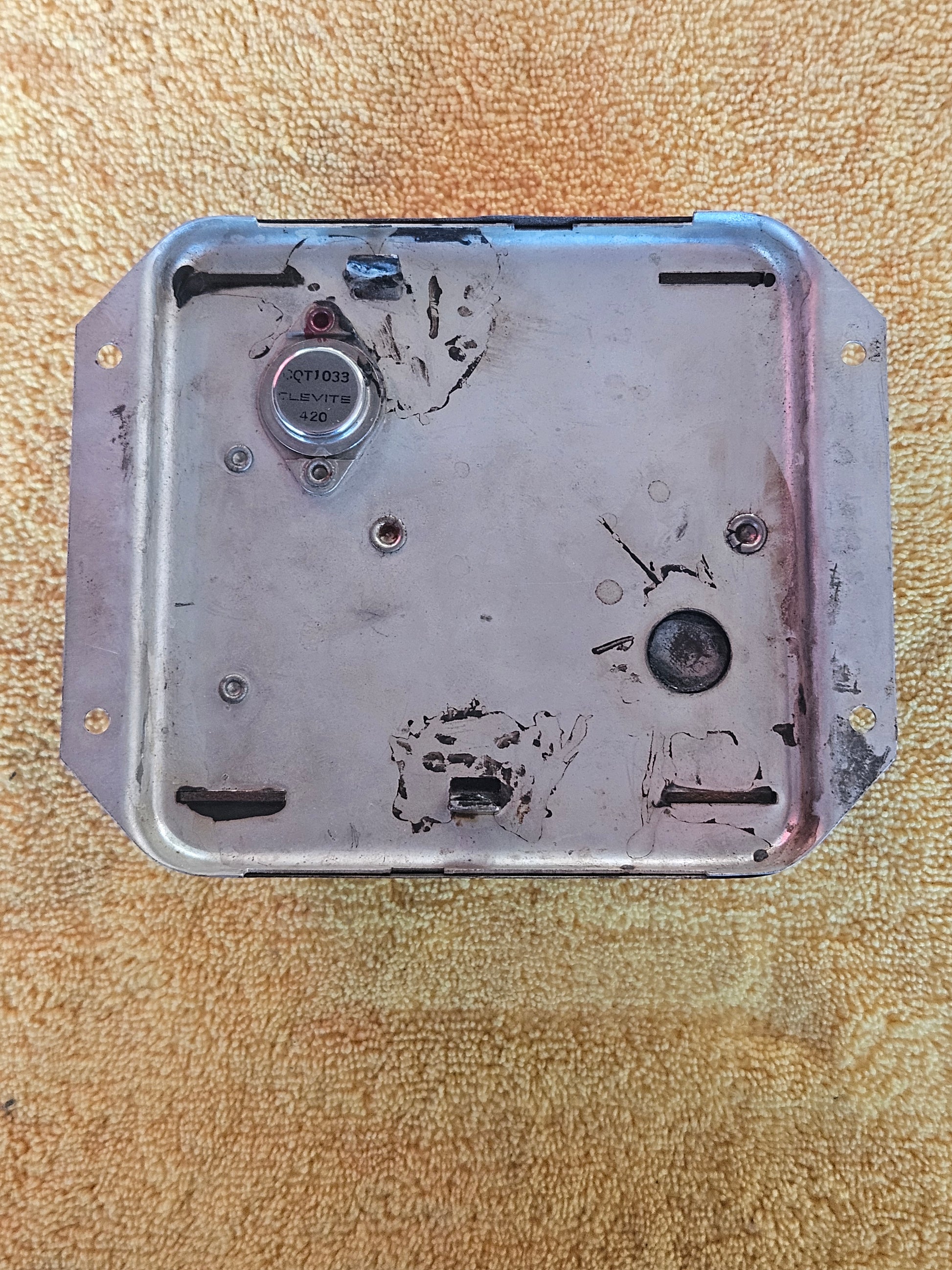Underside of Straza Blitzfunken showing hermetic seals intact and undisturbed
