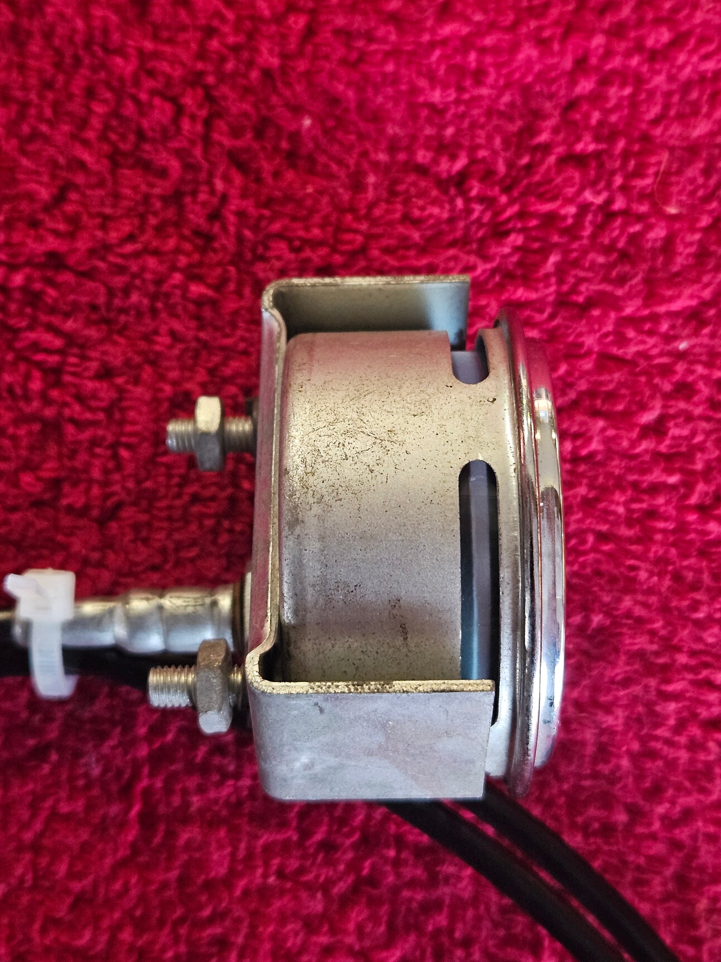 Side view of gauge in mounting bracket