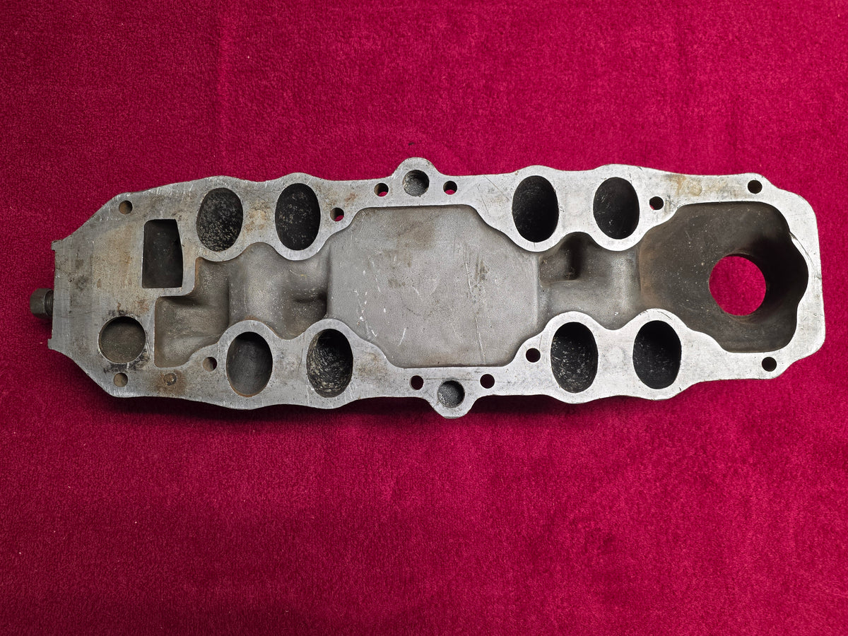 Edelbrock SU-349 intake underside