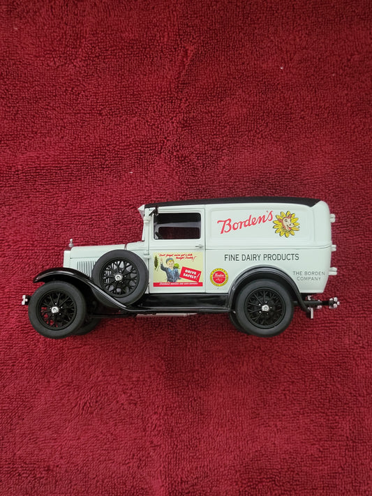 1930's Borden's Milk Truck Danbury Mint 1:24 scale NIB